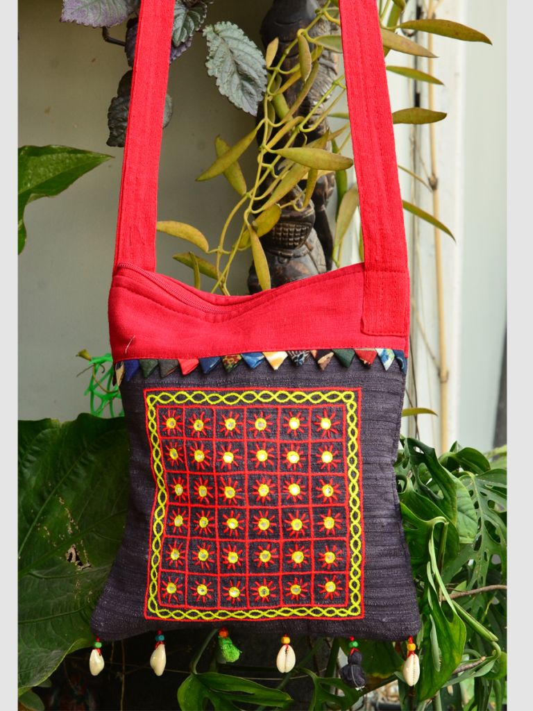 SLING BAG 04