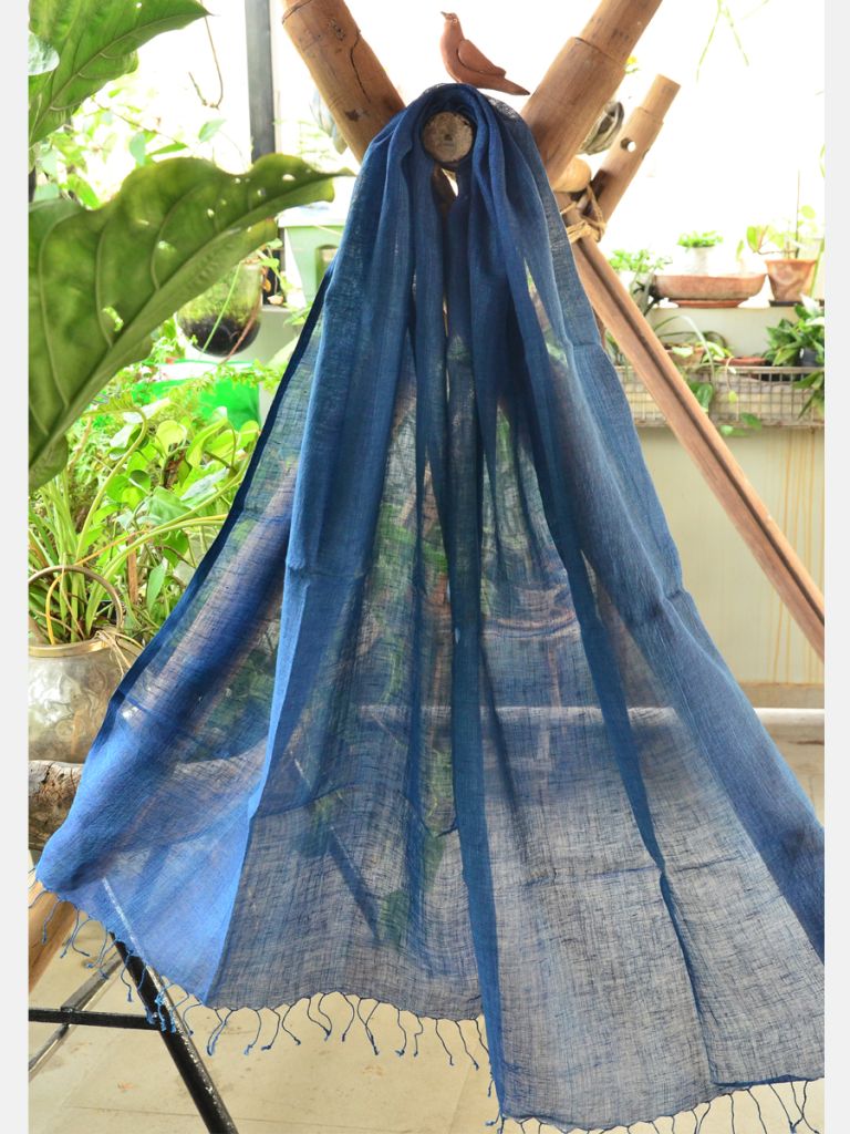 NAT DYE GAUGE LINEN SCARF 01