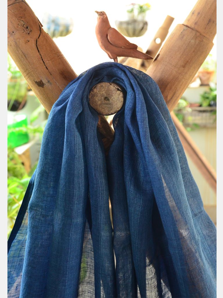 NAT DYE GAUGE LINEN SCARF 01