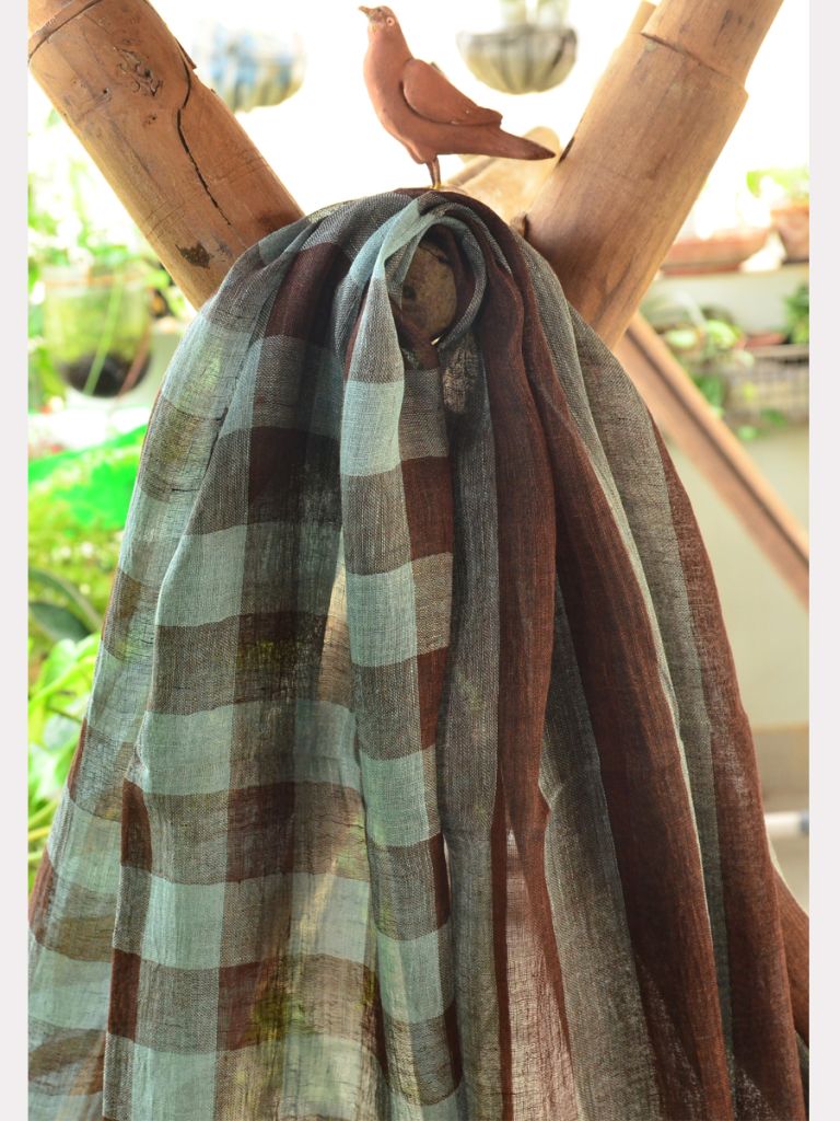 NAT DYE GAUGE LINEN SCARF 03