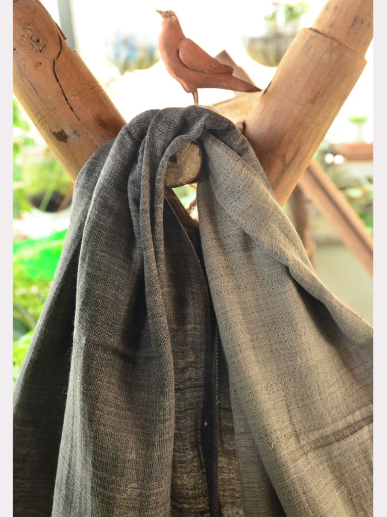 NAT DYE SCARF 01